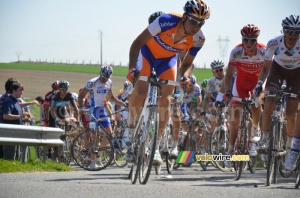 Matthieu Ladagnous (FDJ) reprend son vélo après la chute (478x)