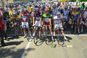 The peloton at the start of the 2nd stage (392x)