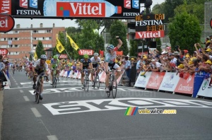André Greipel (Omega Pharma-Lotto) wins ahead of Mark Cavendish (2) (642x)