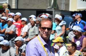 Christian Prudhomme and the spectators of the Tour de France (658x)